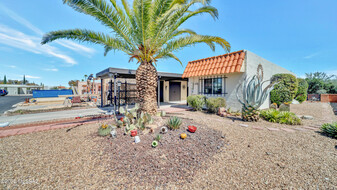 gorgeous! - 394 N Calle del Chancero