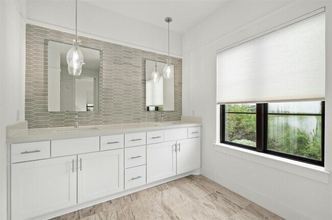 Building Photo - 223 Honey Creek Ct