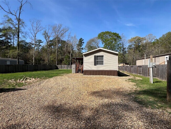 Building Photo - 101 Maple Ln