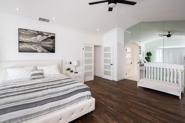 Building Photo - 41215 Carlotta Dr