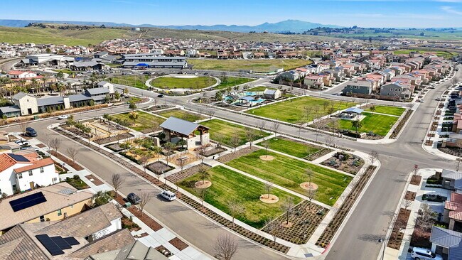 Building Photo - 863 Orchard Hills Rd