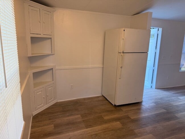 Building Photo - 2 Bedroom 1 Bath Mobile Home