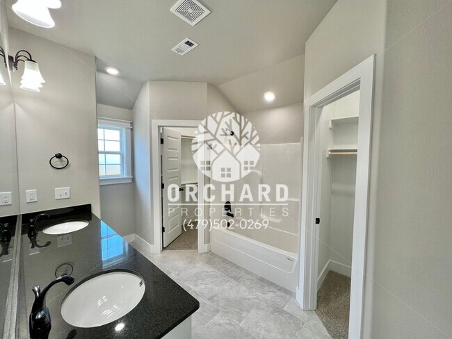Building Photo - Tontitown- Single-Family Home- Desirable Huntley Plan