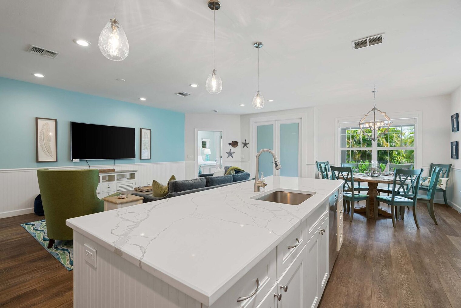 Building Photo - 551 91st Ave N