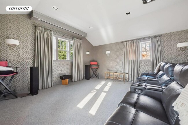 Building Photo - 3368 Noyack Rd