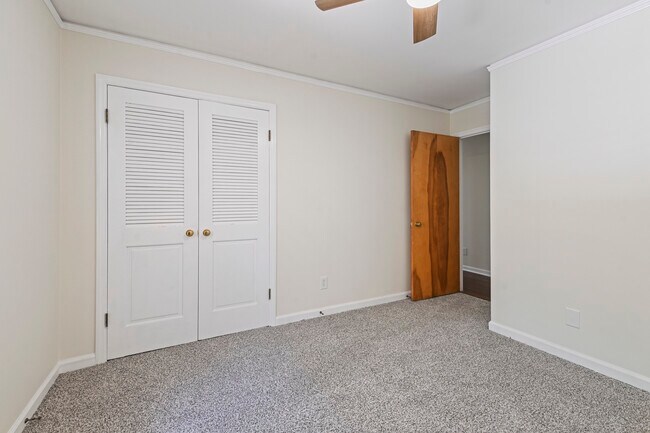 Building Photo - 3920 Meredith Dr