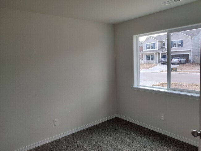 Building Photo - New Home in Enclaves - Close to Barnes Rd!