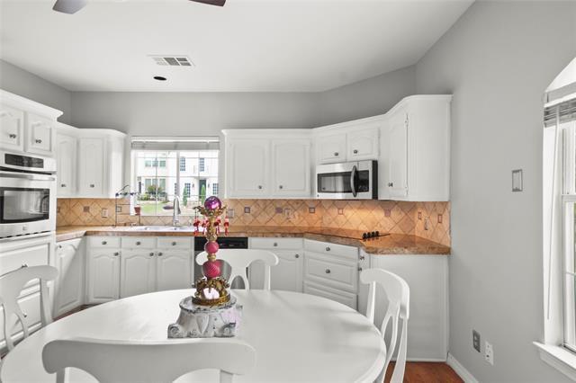 Building Photo - 4020 Mediterranean St