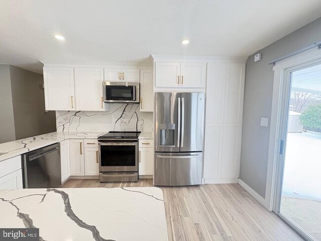 Building Photo - 13223 Hawthorn Ln