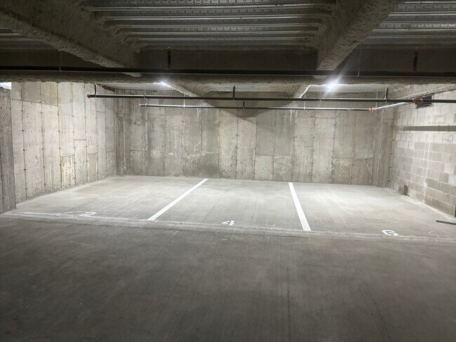 Building Photo - 1391 Main St