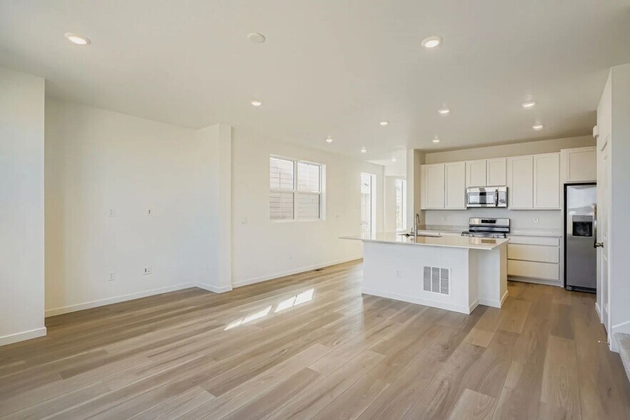 Building Photo - 6699 Juniper Dr