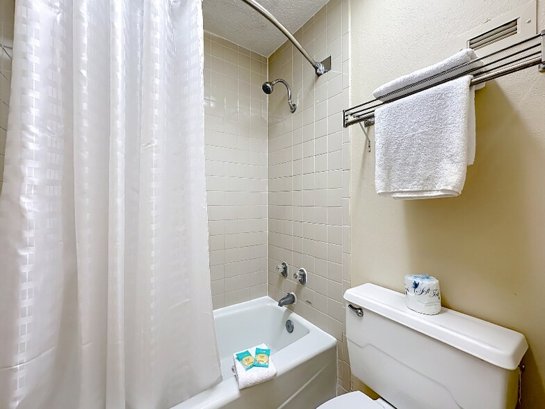 Building Photo - 910 Suemac Rd