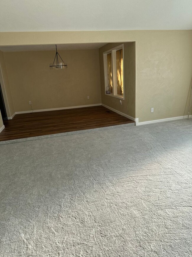 Building Photo - For Rent – Coming soon!!! Newly Renovated ...