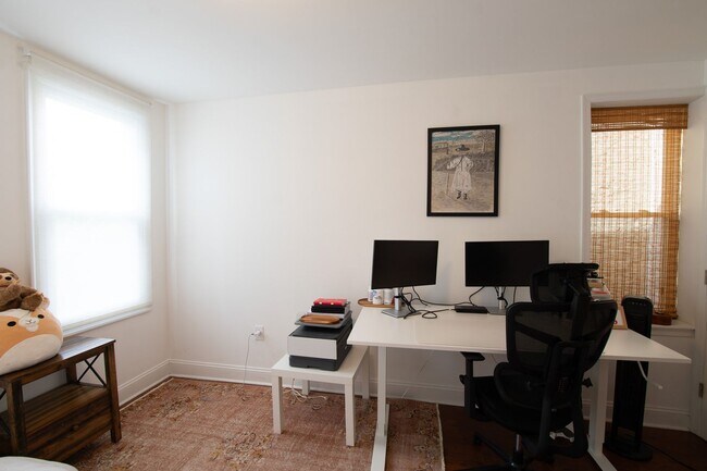 Building Photo - Beautiful Point Breeze Townhome