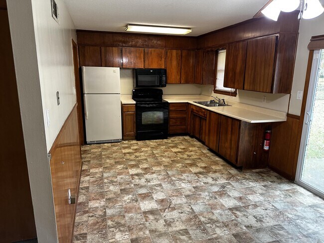 Building Photo - 9 Del Mar Cir