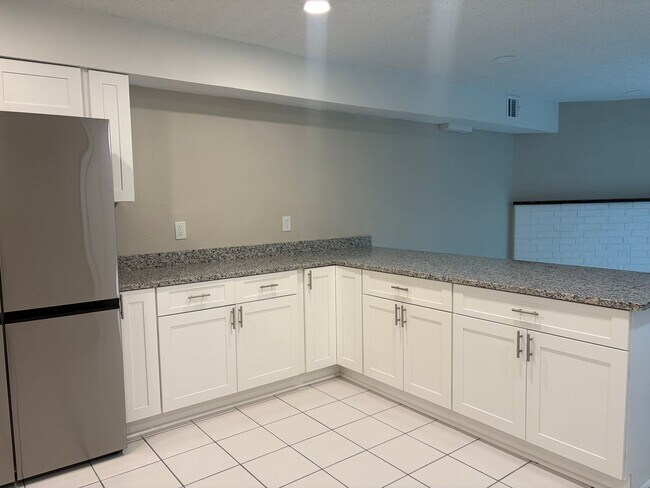 Building Photo - (OTR)4116Delaw