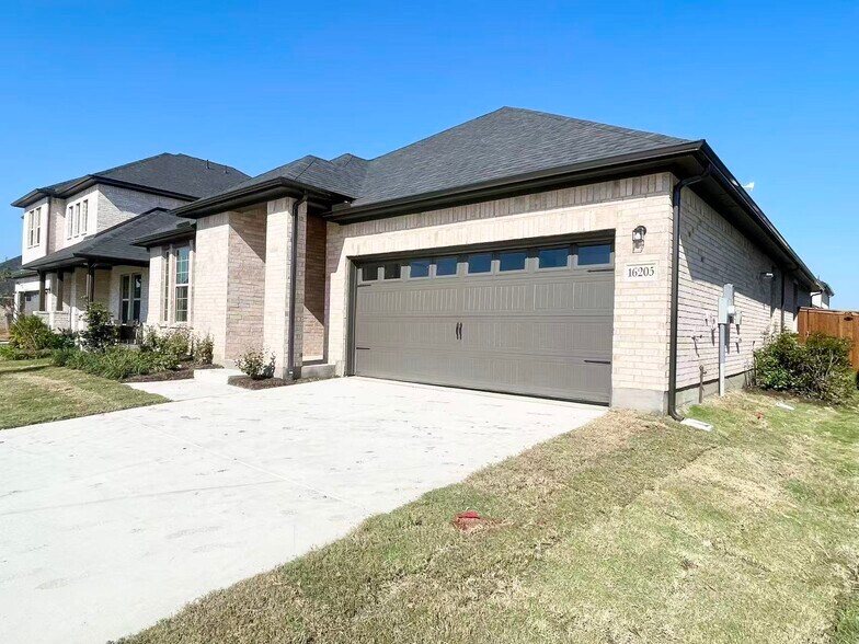 Building Photo - 16205 Garden Dr