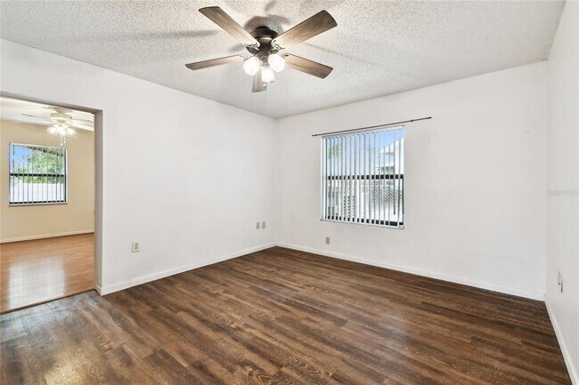 Building Photo - 1102 Shadowbrook Dr N