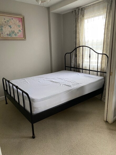 Building Photo - 2009 Greene St