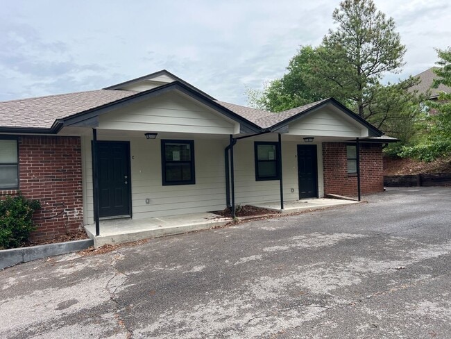 Building Photo - 2 Bedroom 1 bathroom