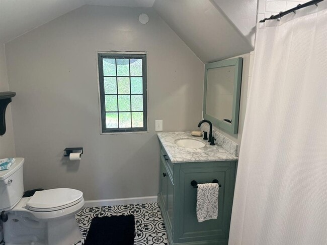 Building Photo - 227 Crooked Hollow Rd