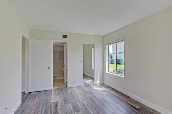 Building Photo - 6479 Chasewood Dr