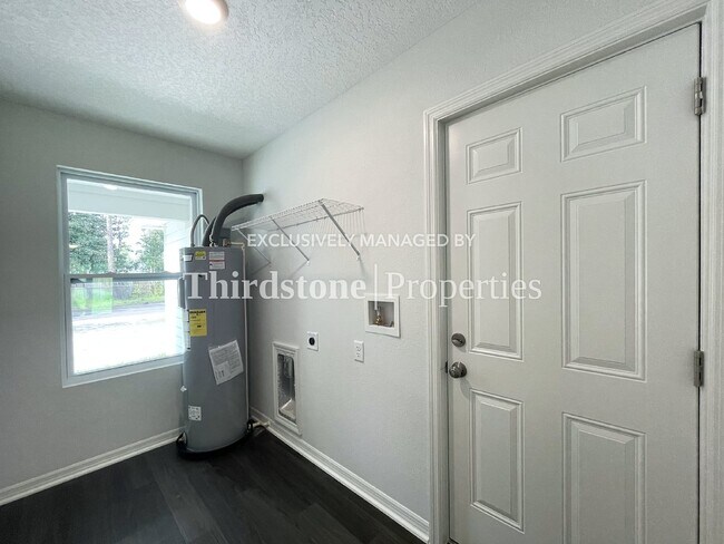 Building Photo - 8344 Maple St