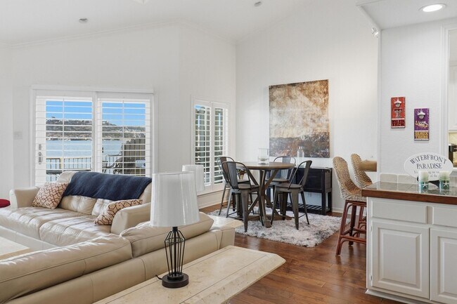 Building Photo - 403 Island Dr