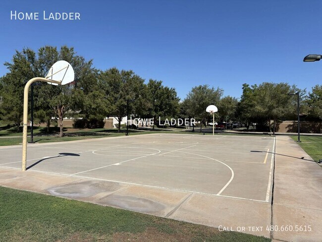 Building Photo - 3411 E Mesquite St
