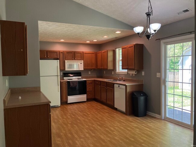 Building Photo - 8120 Cedar Point Dr