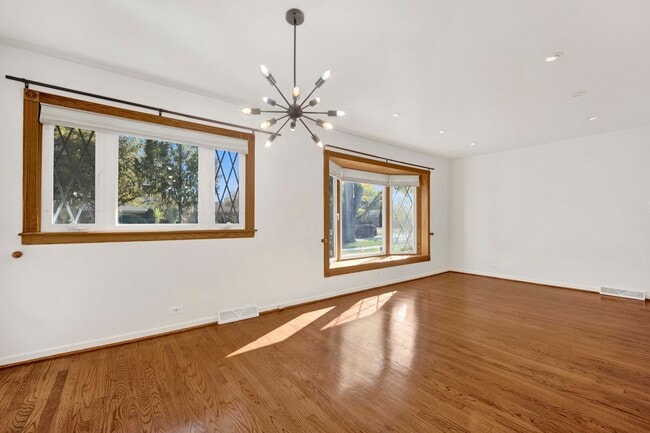 Building Photo - 9410 Lawler Ave