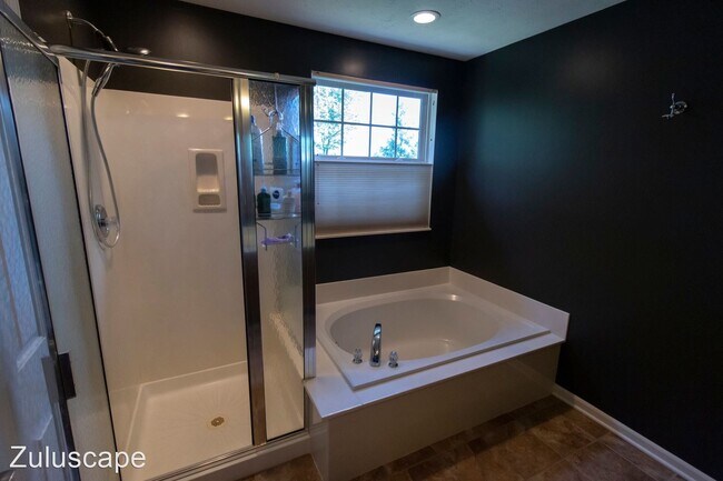 Building Photo - 5 br, 3 bath House - 12952 Ambergate Drive