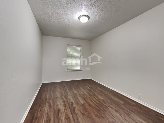 Building Photo - 828 Norfolk Dr