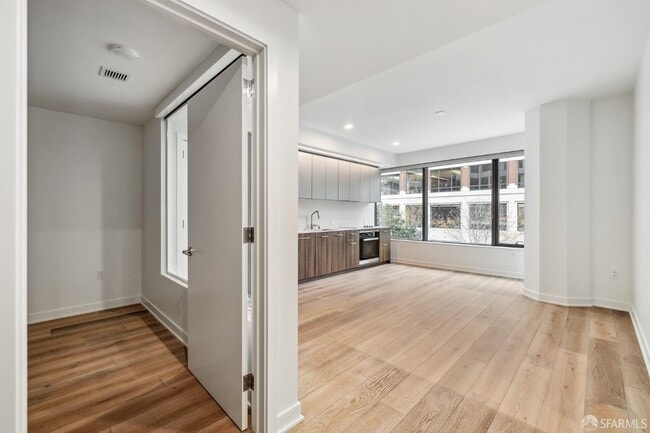 Building Photo - 280 Spear St