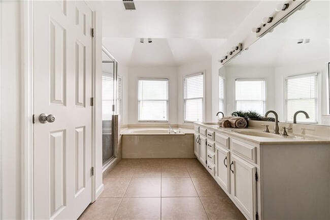 Building Photo - 5527 Bridge Pointe Dr