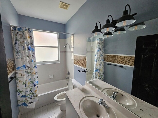 Building Photo - Northwest 22nd Court, Pembroke Pines, FL 33028 - 4 BR 3 BA single-family home