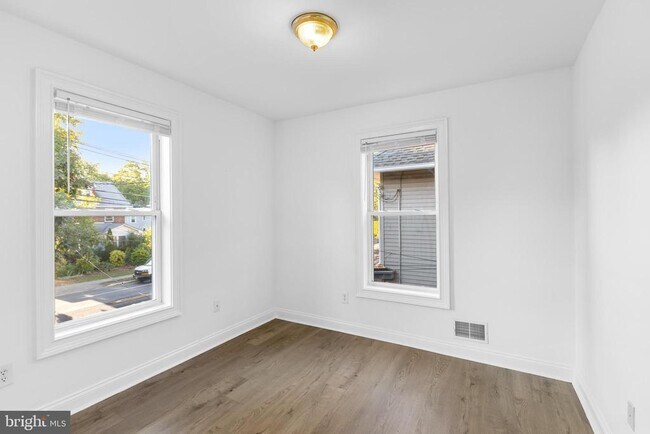 Building Photo - 720 Cinnaminson Ave