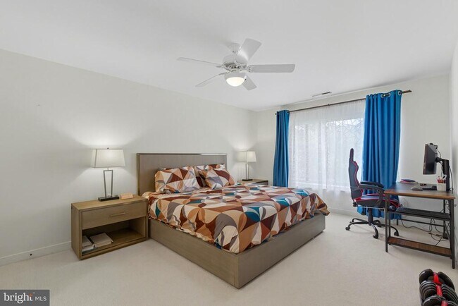 Building Photo - 11430 Strand Dr