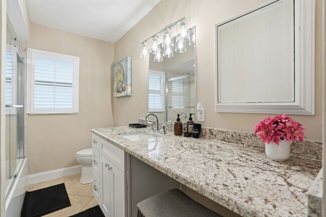 Building Photo - 660 100th Ave N