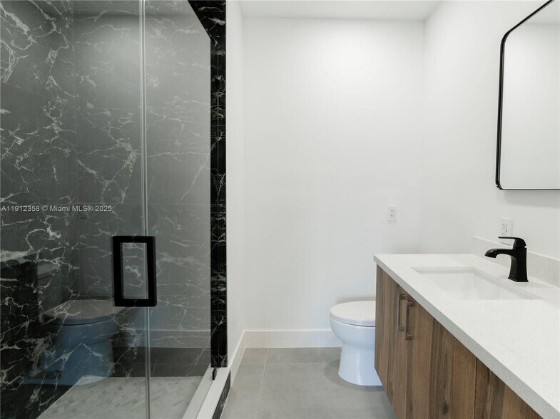 Building Photo - 1181 NE 202nd St