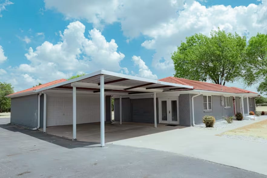 Building Photo - 1011 E Wintergreen Rd