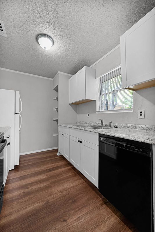 Building Photo - 1524 Eichen Rd