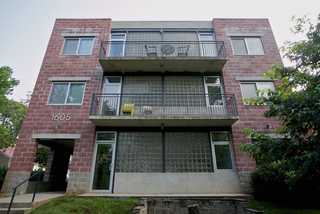 Primary Photo - 1605 Gordon Ave