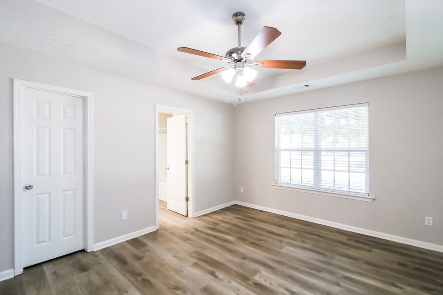 Building Photo - 1500 Logan Ln