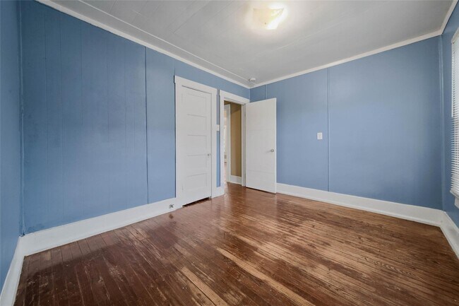 Building Photo - 3301 Dennis St