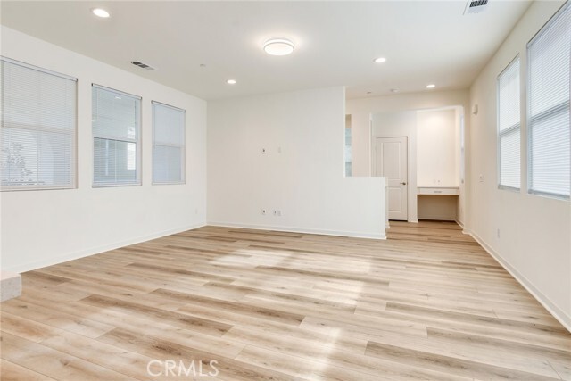 Building Photo - 26149 Park Ave