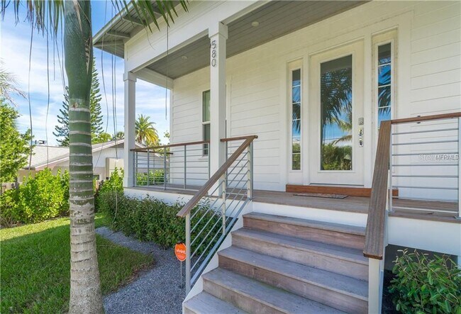 Building Photo - 580 Broadway St