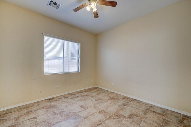 Building Photo - AVAILABLE NOW IN SHAMROCK ESTATES GILBERT!!!