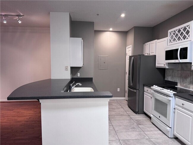 Building Photo - 955 Juniper St NE