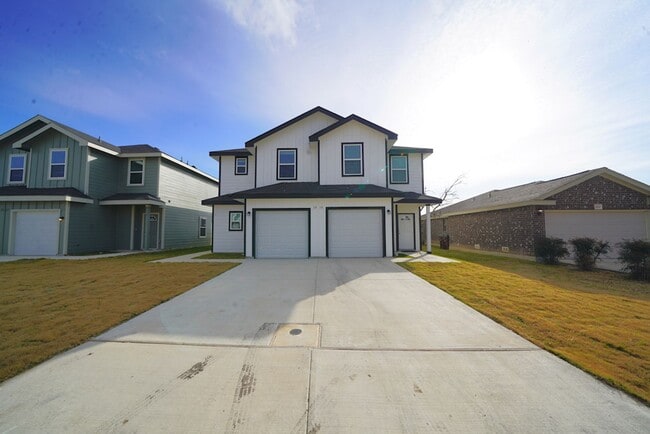 Building Photo - Brand New Duplex Rental Now Available in Converse, TX! Realtor Commission: $600